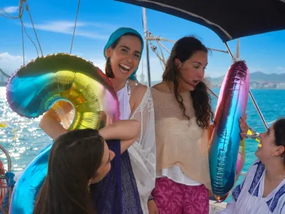 Boat trip past the Barcelona skyline in a small group